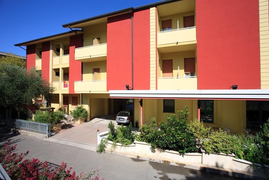 Hotel Residence Elisabetta Cesenatico Esterno foto